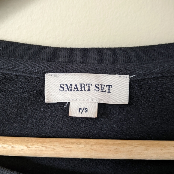 black quilted pullover sweater, size small - Picture 6 of 7